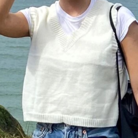 Cream Off White Crop Knitted V Neck 